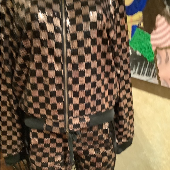 2pc black and gold sequin jogging set. - Picture 7 of 11